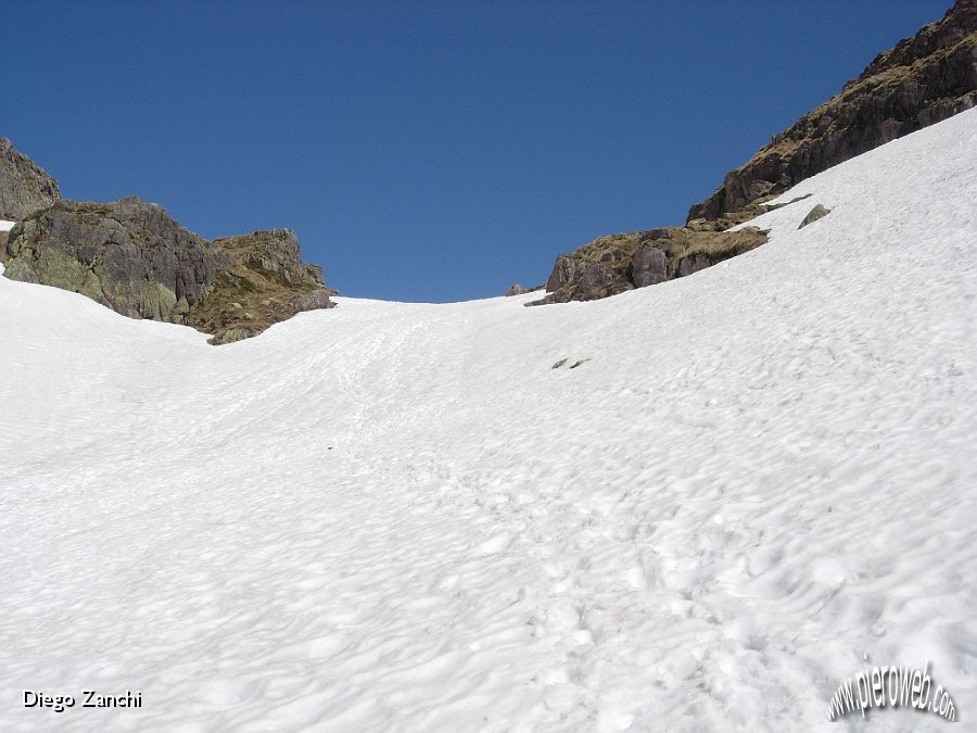 03 Ancora tanta neve verso il Passo Gemelli.JPG